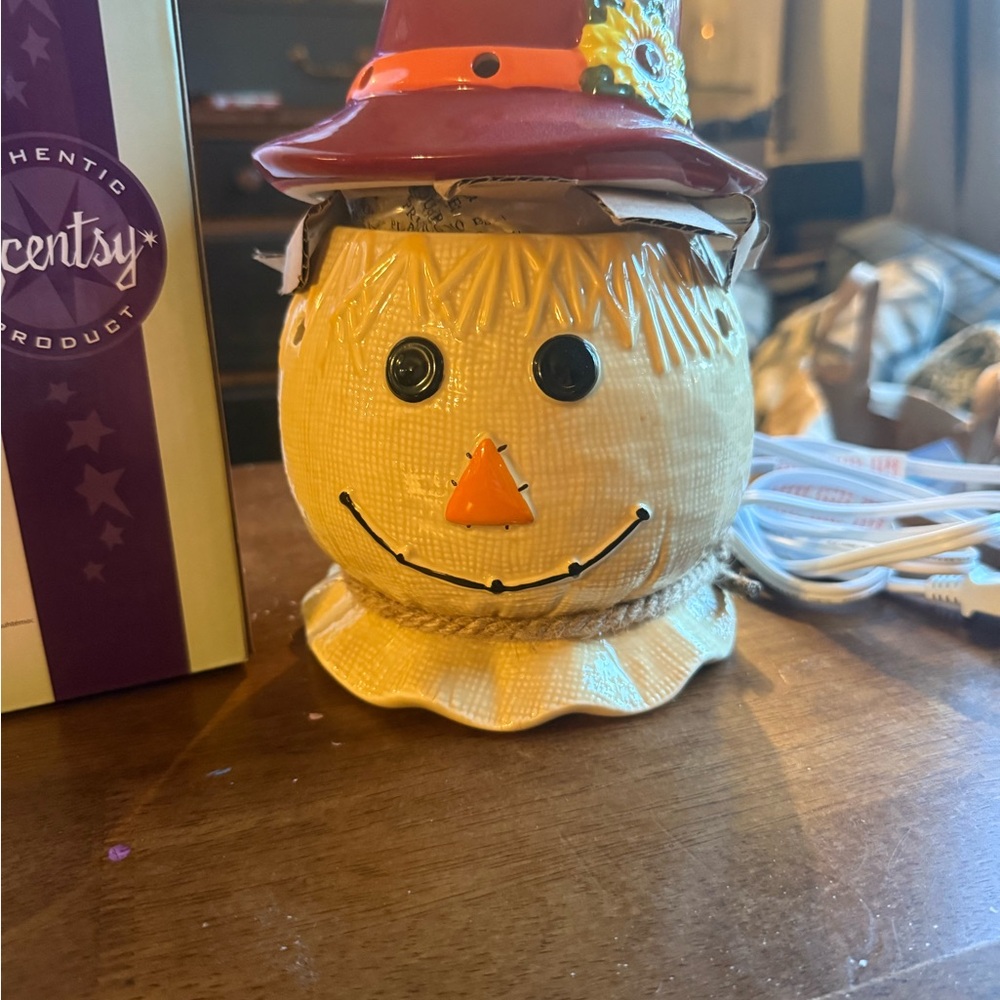 Scentsy Scarecrow Premium Warmer